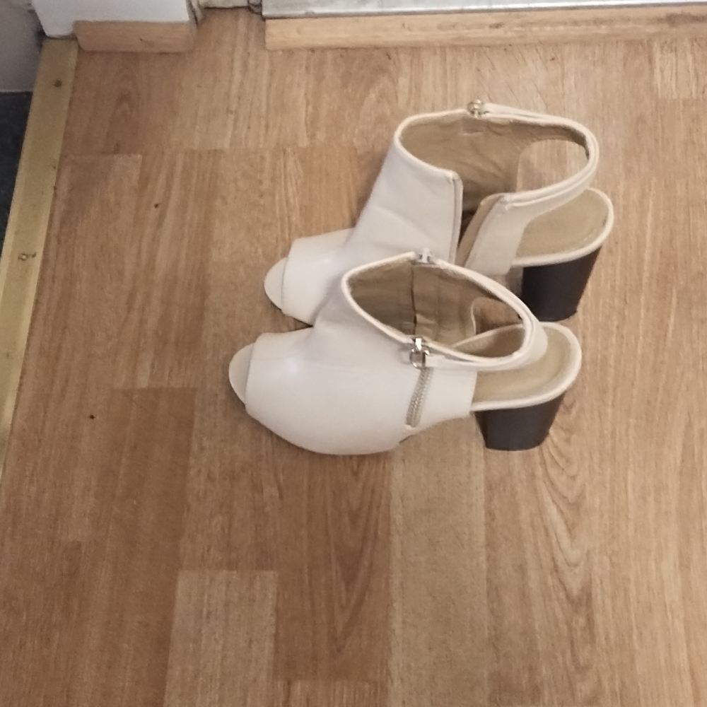 Women's boot shoe